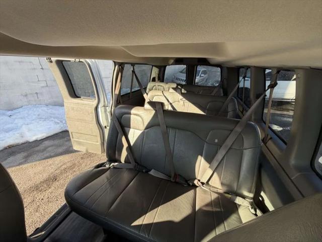 2022 Chevrolet Express Passenger RWD 2500 Regular Wheelbase LS