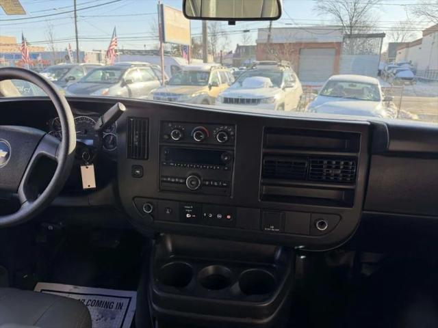 2022 Chevrolet Express Passenger RWD 2500 Regular Wheelbase LS