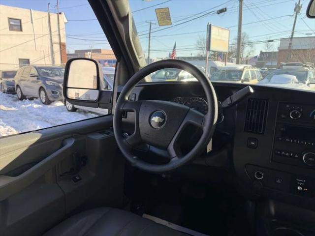 2022 Chevrolet Express Passenger RWD 2500 Regular Wheelbase LS