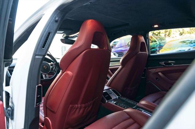 2016 Porsche Panamera GTS