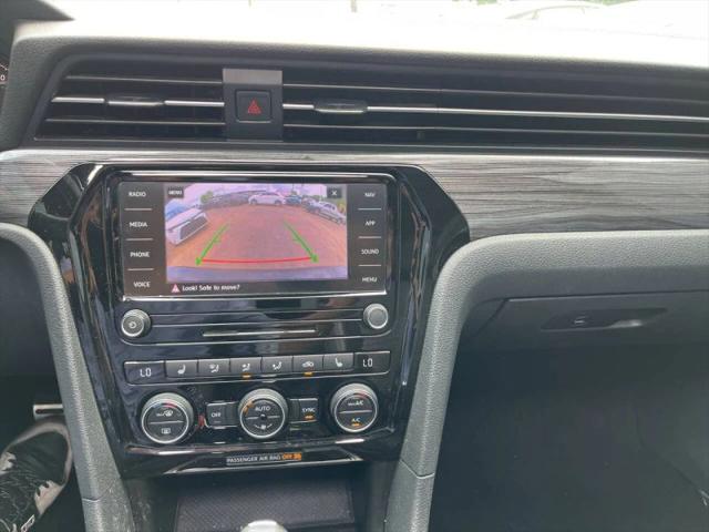 2022 Volkswagen Passat 2.0T R-Line