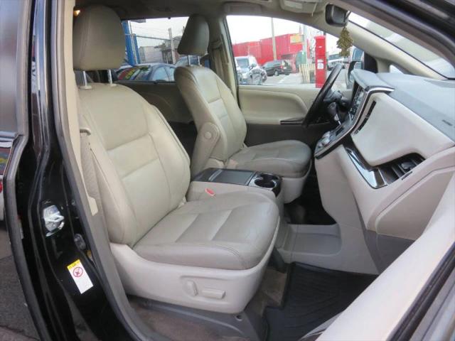 2019 Toyota Sienna XLE 8 Passenger