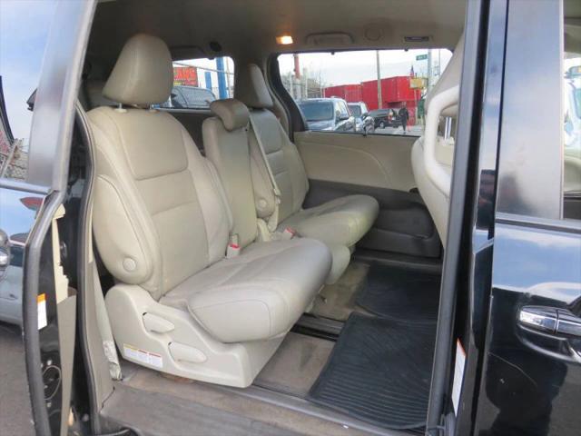 2019 Toyota Sienna XLE 8 Passenger