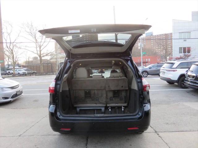 2019 Toyota Sienna XLE 8 Passenger