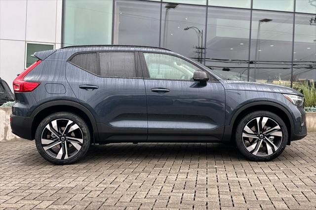 2026 Volvo XC40 Ultra, B5 AWD Gas (mild hybrid), Dark