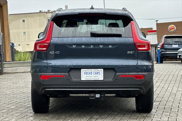 2026 Volvo XC40 Ultra, B5 AWD Gas (mild hybrid), Dark