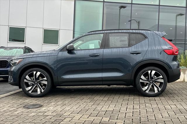 2026 Volvo XC40 Ultra, B5 AWD Gas (mild hybrid), Dark