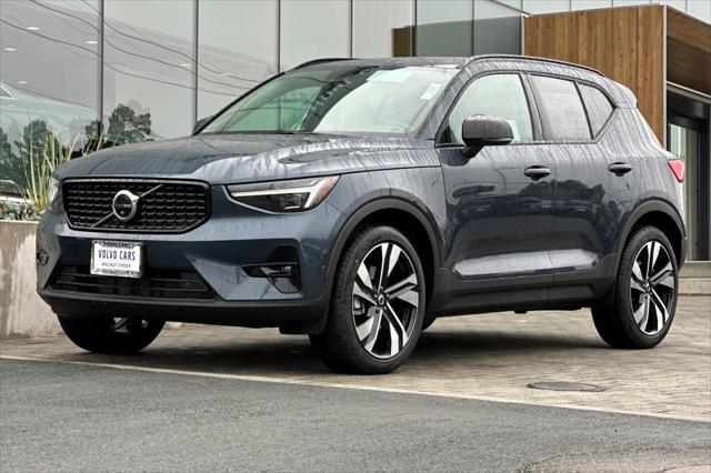 2026 Volvo XC40 Ultra, B5 AWD Gas (mild hybrid), Dark