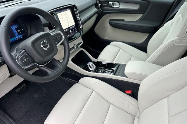 2026 Volvo XC40 Ultra, B5 AWD Gas (mild hybrid), Dark