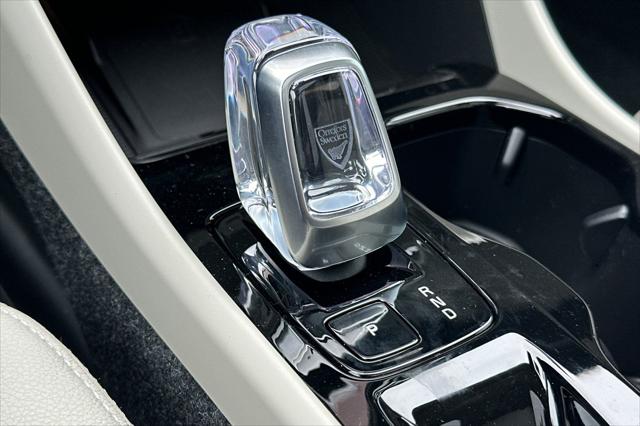 2026 Volvo XC40 Ultra, B5 AWD Gas (mild hybrid), Dark