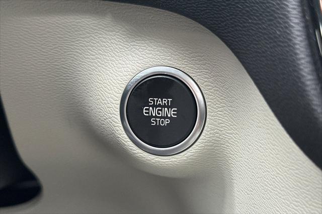 2026 Volvo XC40 Ultra, B5 AWD Gas (mild hybrid), Dark