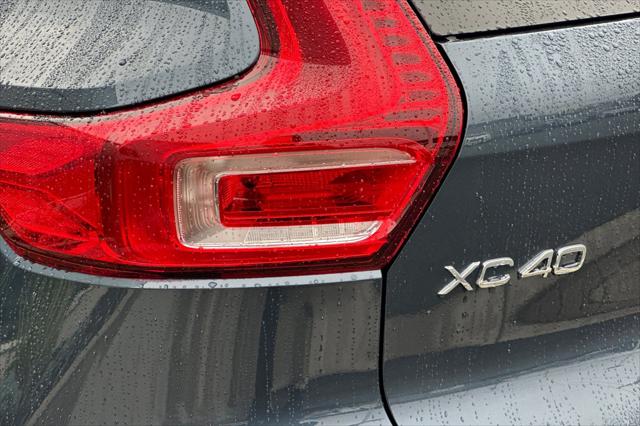 2026 Volvo XC40 Ultra, B5 AWD Gas (mild hybrid), Dark