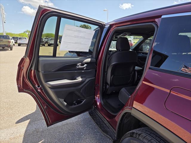 2026 Jeep Grand Cherokee Laredo 4x4