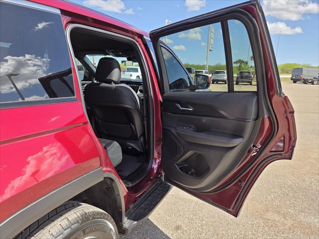 2026 Jeep Grand Cherokee Laredo 4x4