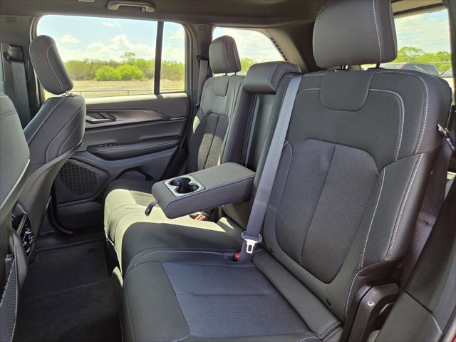 2026 Jeep Grand Cherokee Laredo 4x4
