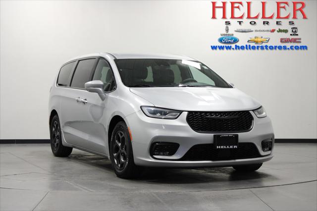 2022 Chrysler Pacifica Hybrid Touring L for sale in Pontiac, IL