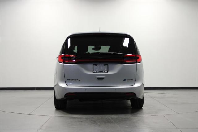 2022 Chrysler Pacifica Hybrid Touring L