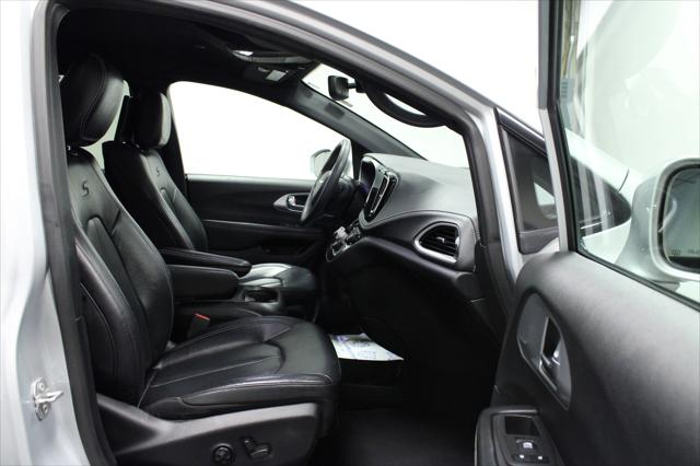 2022 Chrysler Pacifica Hybrid Touring L