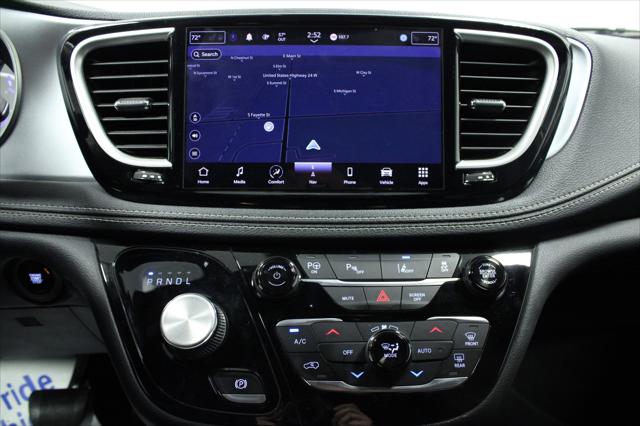 2022 Chrysler Pacifica Hybrid Touring L