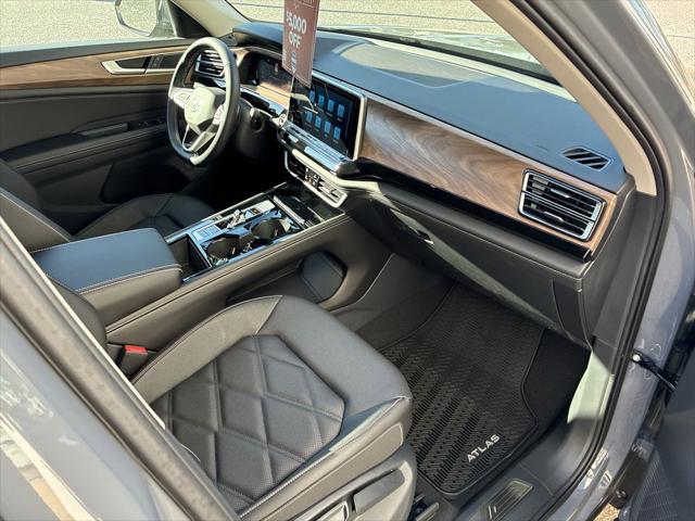 2026 Volkswagen Atlas SE with Technology
