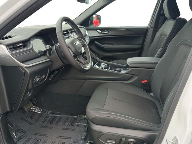 2026 Jeep Grand Cherokee Altitude 4x2