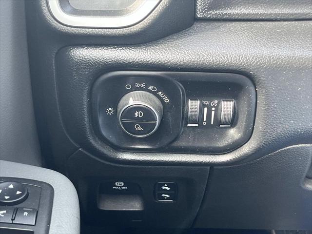2019 Ram 1500 Big Horn/Lone Star Crew Cab 4x4 5'7" Box