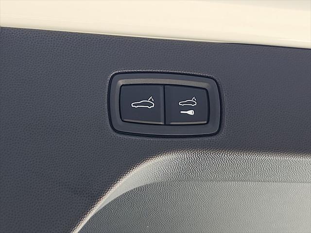 2025 Porsche Macan Electric Unknown