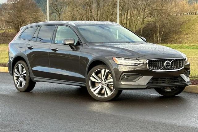2025 Volvo V60 Cross Country Plus, B5 AWD Gas (mild hybrid) for sale in Eugene, OR