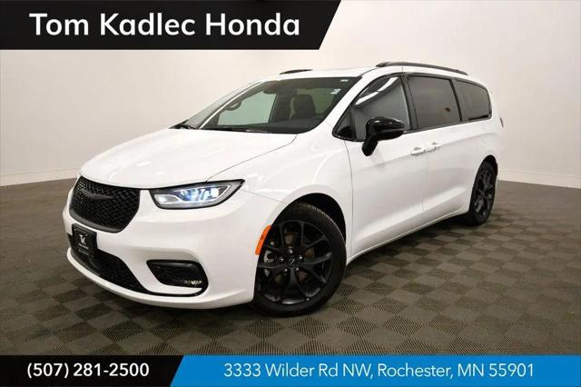 2024 Chrysler Pacifica Limited for sale in Rochester, MN