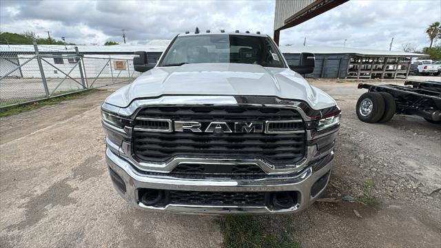 2026 RAM Ram 5500 Chassis Cab RAM 5500 TRADESMAN CHASSIS CREW CAB 4X4 60 CA