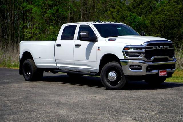 2026 RAM Ram 3500 RAM 3500 TRADESMAN CREW CAB 4X4 8 BOX