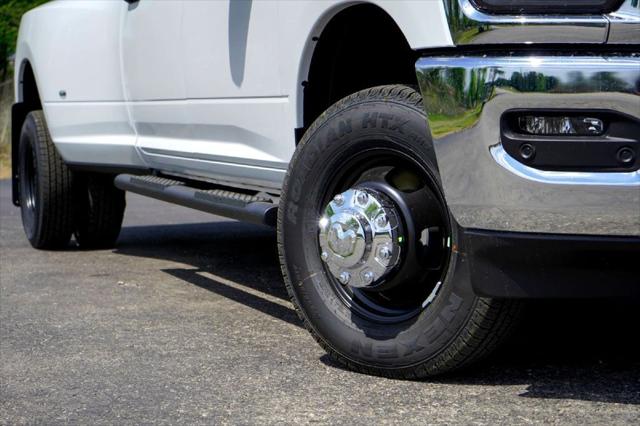 2026 RAM Ram 3500 RAM 3500 TRADESMAN CREW CAB 4X4 8 BOX