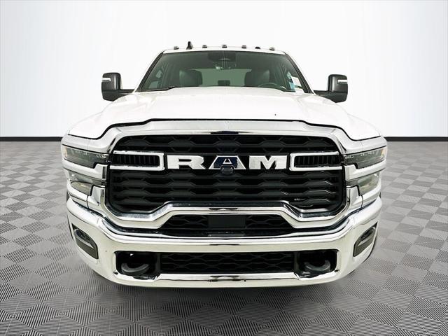 2026 RAM Ram 5500 Chassis Cab RAM 5500 TRADESMAN CHASSIS CREW CAB 4X4 84 CA 2026 RAM Ram 5500 Chassis Cab RAM 5500 TRADESMAN CHASSIS CREW CAB 4X4 84 CA