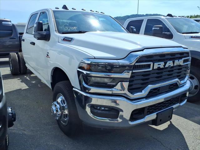 2026 RAM Ram 3500 Chassis Cab RAM 3500 TRADESMAN CREW CAB CHASSIS 4X4 60 CA