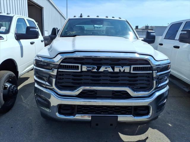 2026 RAM Ram 3500 Chassis Cab RAM 3500 TRADESMAN CREW CAB CHASSIS 4X4 60 CA