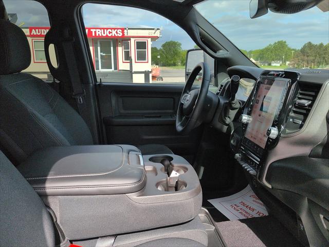 2026 RAM Ram 2500 RAM 2500 BLACK EXPRESS CREW CAB 4X4 64 BOX