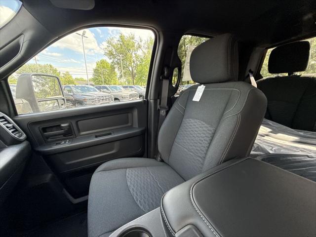 2026 Ram 2500 Black Express Crew Cab 4x4 6'4" Box