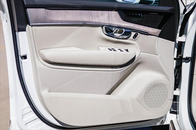 2026 Volvo XC90 Plug-In Hybrid Ultra, T8 AWD, Electric/Gasoline, Bright, 7 Seats