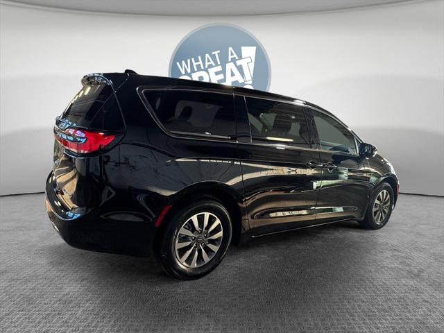 2025 Chrysler Pacifica Hybrid Select