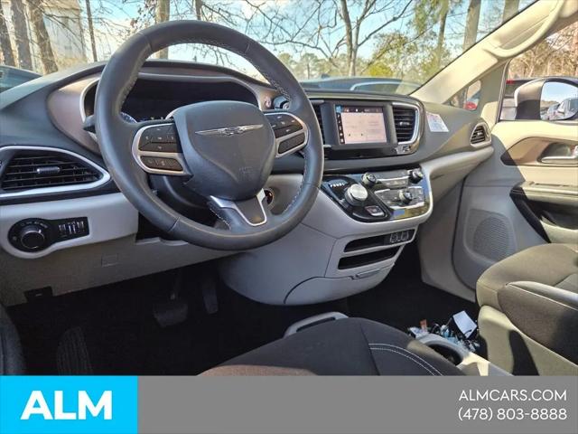 2022 Chrysler Voyager LX