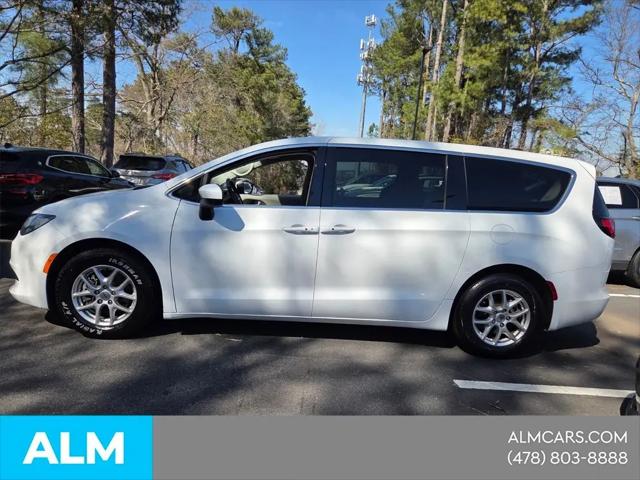2022 Chrysler Voyager LX