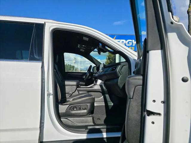 2023 Chevrolet Suburban 4WD Premier