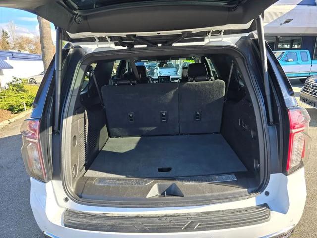 2023 Chevrolet Suburban 4WD Premier