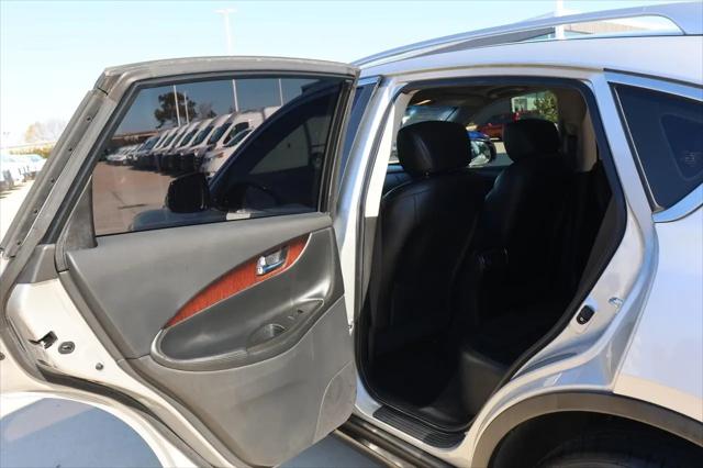 2017 INFINITI QX50 Standard