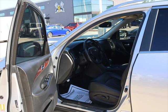 2017 INFINITI QX50 Standard