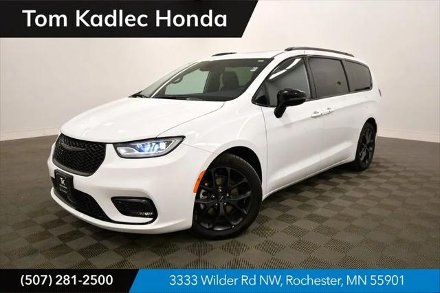2024 Chrysler Pacifica Limited for sale in Rochester, MN