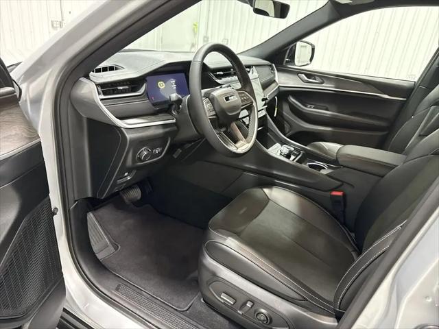 2026 Jeep Grand Cherokee L Altitude 4x2