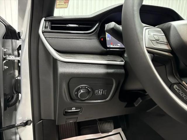 2026 Jeep Grand Cherokee L Altitude 4x2