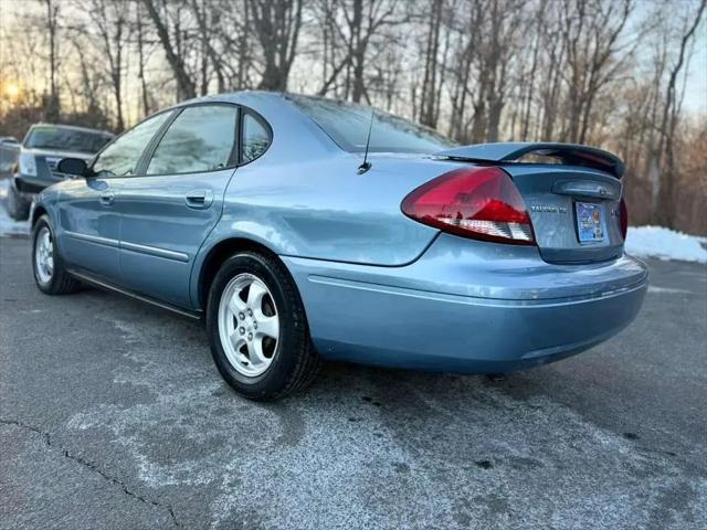 2005 Ford Taurus SE