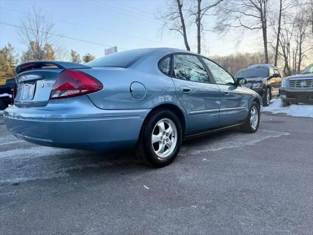 2005 Ford Taurus SE